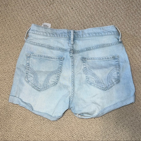 Hollister high waisted light wash jean shorts size 1 - Picture 3 of 3